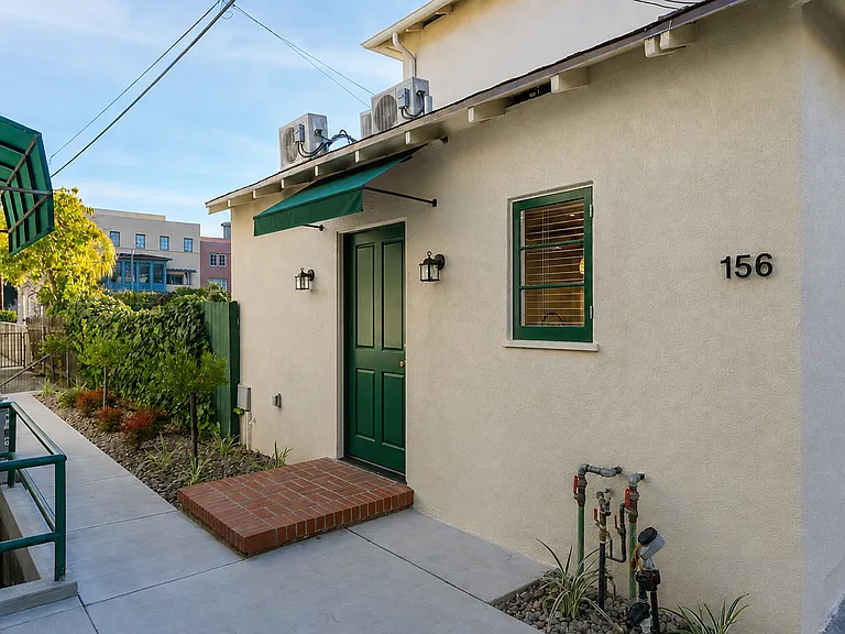 1BR in Prime Pasadena - 92 Walk Score + Parking + Free Electricity for 1 Year — Photo 5