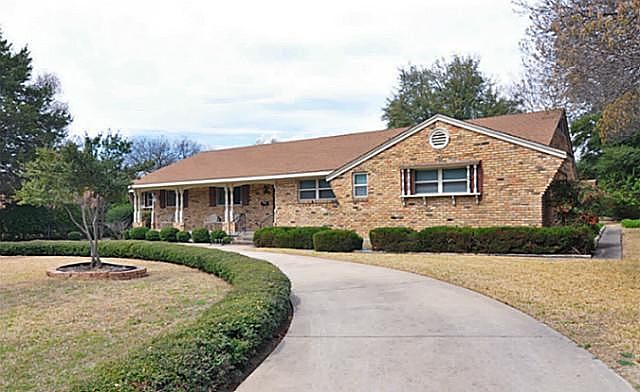 1st image of 824 Lockwood Dr