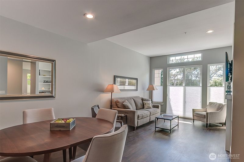 3rd image of 3500 E Lake Sammamish Parkway SE #2-105