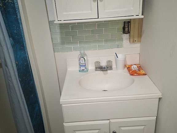 4th image of 640 Lafrance Rd #1
