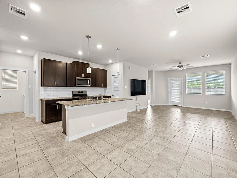 5547 Madden Ln — Photo 6