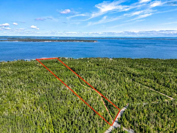 600B Middle Rd, Lunenburg, NS B0J 2X0