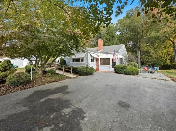95 Meadowbrook Rd, Agawam, MA 01001