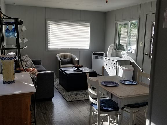 5th image of 971 Laurel Ln