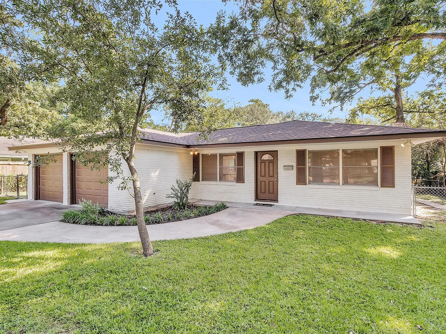 3 bed, 1.5 bath, 1410 sqft, $1,650 — Photo 2