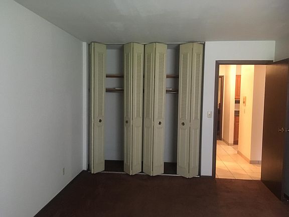 2nd image of 114 E Paradise Dr
