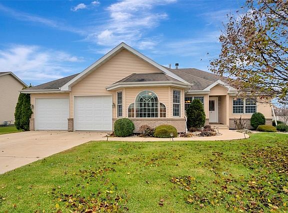 5th image of 960 Peony Ln