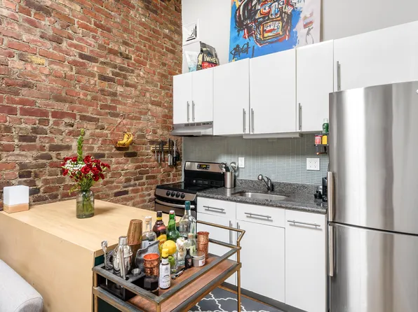 558 Driggs Avenue image 2 of 5