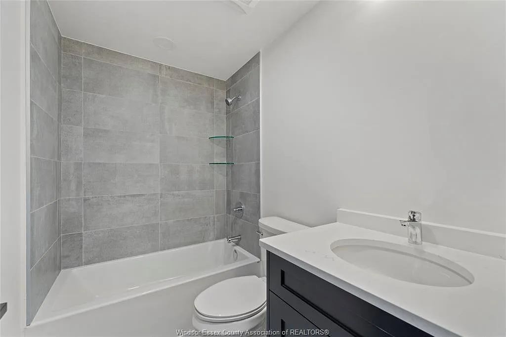247 Brock St — Photo 4