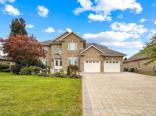 8018 Cathedral Dr, Niagara Falls, ON L2H2Z2