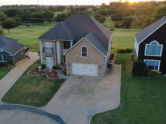 3rd image of 305 Larsh Ln