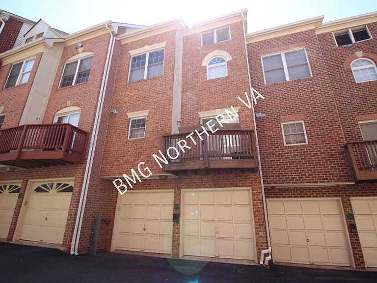 2304 N Greenbrier Ct #206 — Photo 27