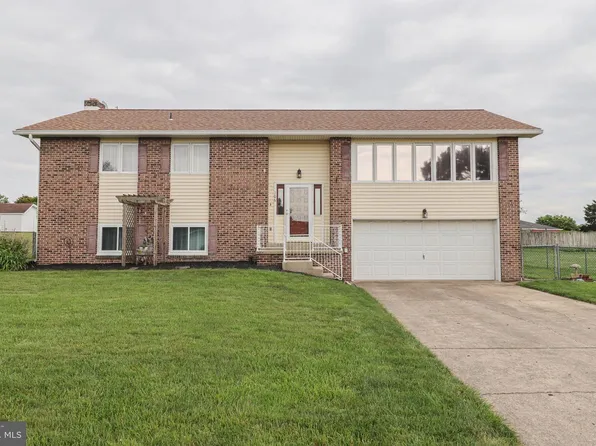 106 Malvern Dr, Manchester, PA 17345
