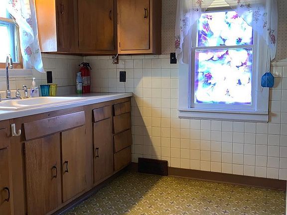 3rd image of 1345 Edgerton St