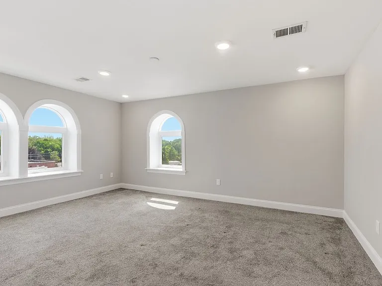 18 N Union Ave #5 — Photo 15