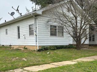 303 S Emma St, Christopher, IL 62822