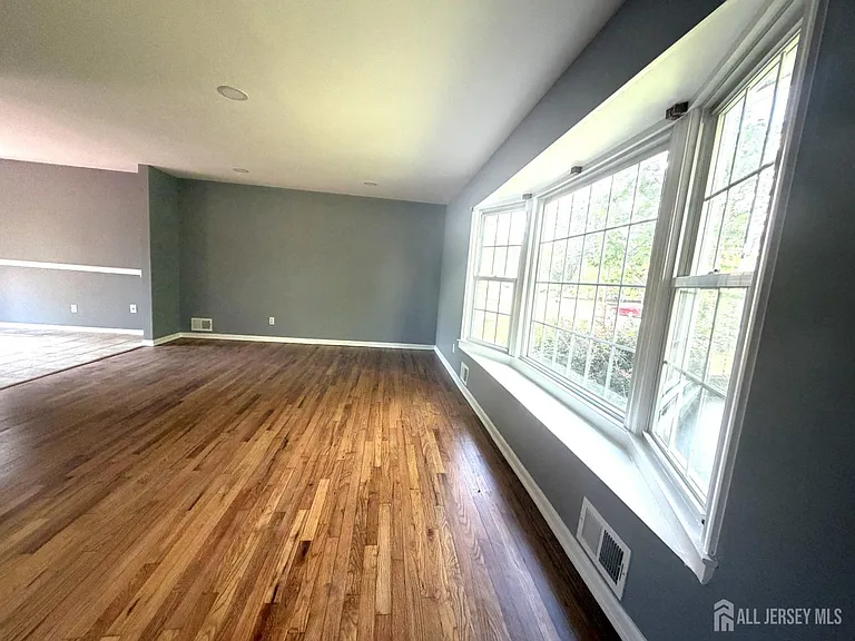 434 Plainfield Rd — Photo 9