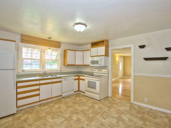Spacious Kitchen