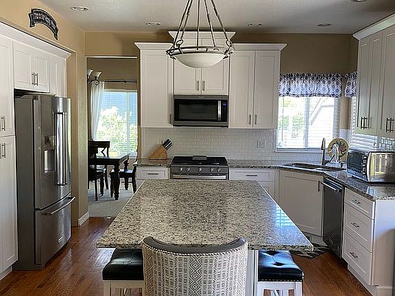 3rd image of 9830 Pleasanton Dr