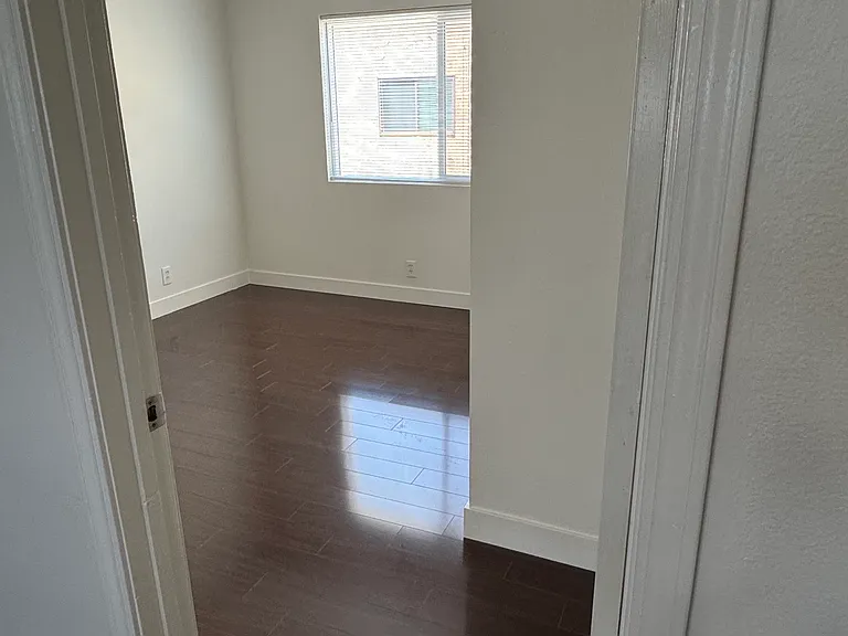 905 Michelle Ct — Photo 11