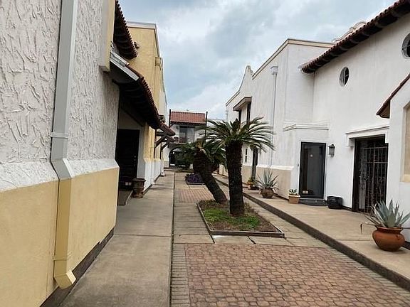 2nd image of 2744 Briarhurst Dr APT 24