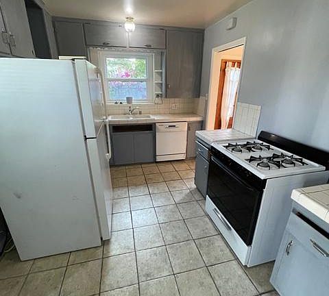 5th image of 2514 Oak St