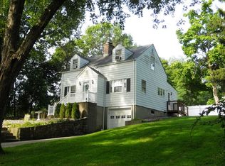 11 Gilbert Ln, Putnam Valley, NY 10579