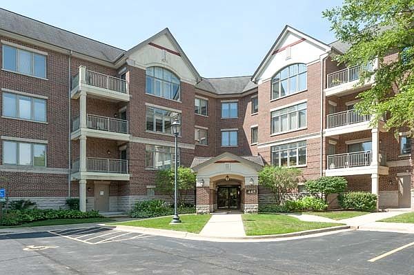 1st image of 445 Village Grn Unit 305