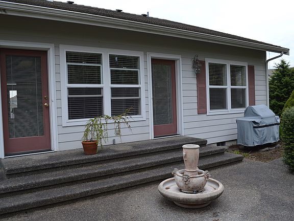 3rd image of 8609 Campus Green Ct NE