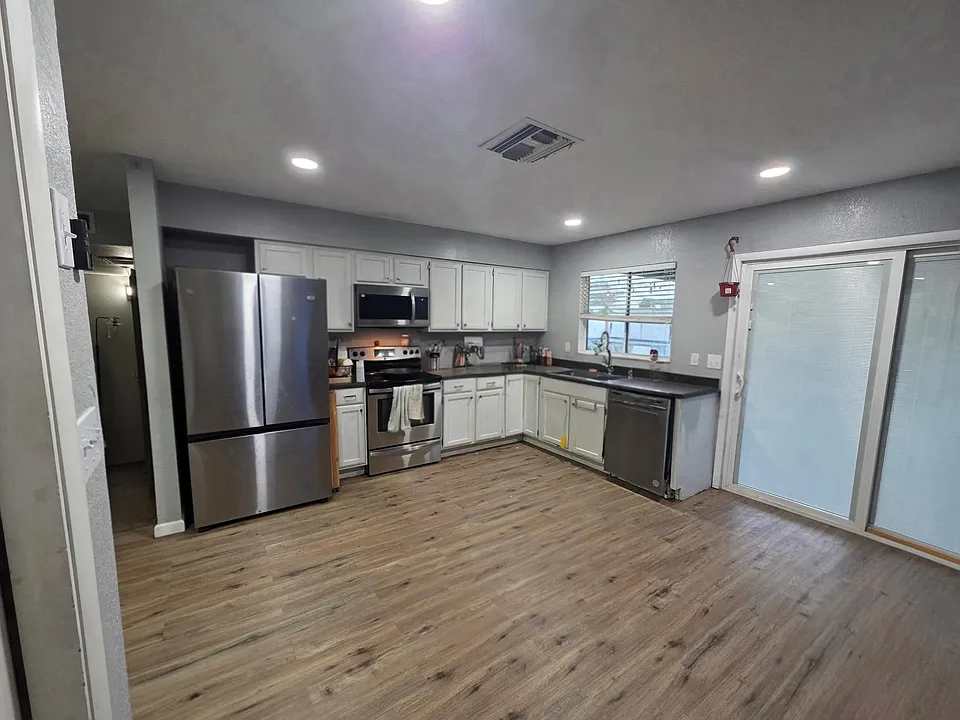3101 W Bluefield Ave