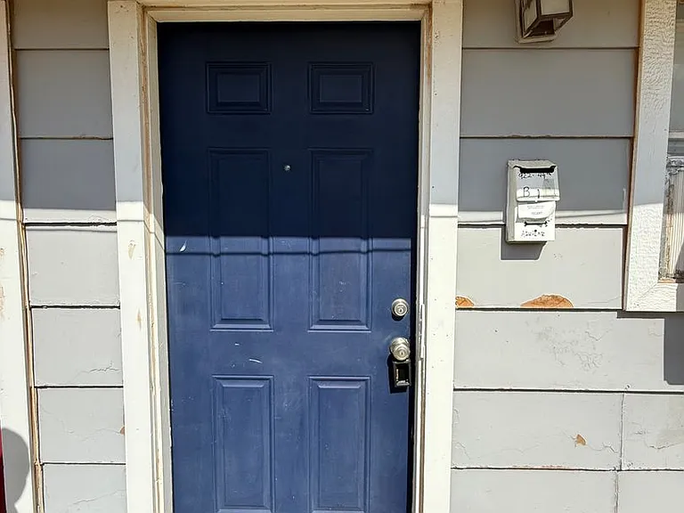 922 44th St — Photo 3