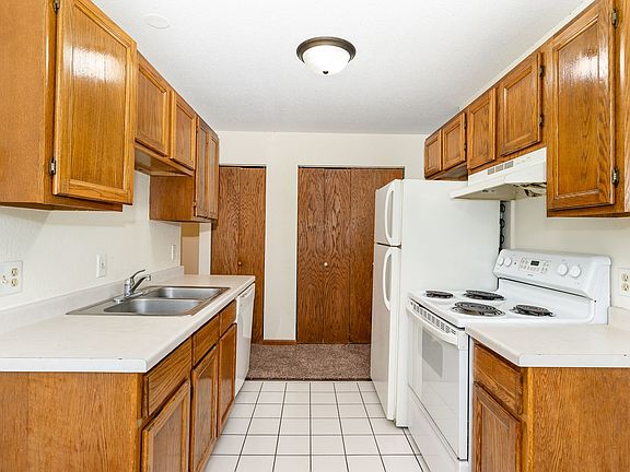 3rd image of 1011 Westminster St APT 102