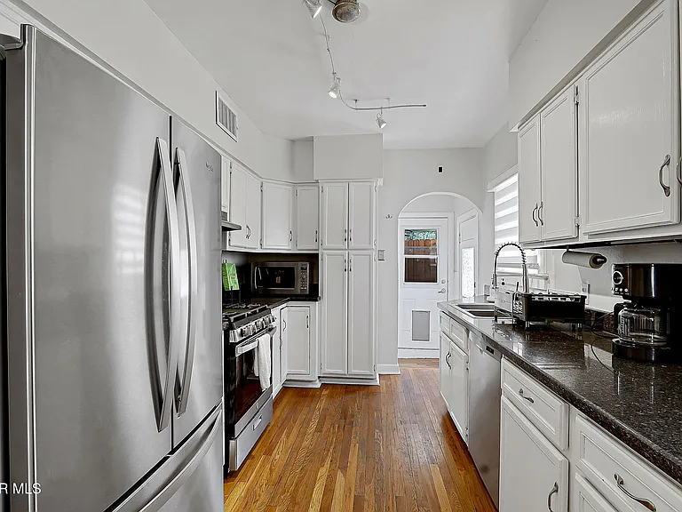 1104 Madeline Dr — Photo 17