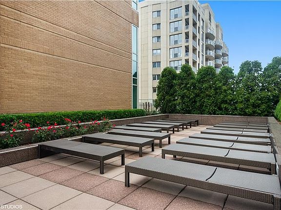 4th image of 33 W Ontario St APT 24E