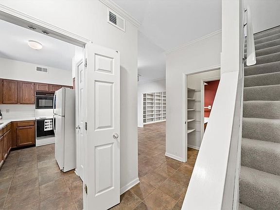 4th image of 2284 Edgewood Cv #2284
