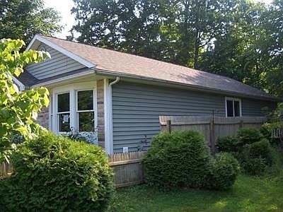 2nd image of 1590 Glenview Ave