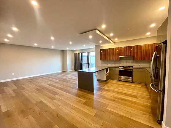 3rd image of 517 Poplar St #202DD