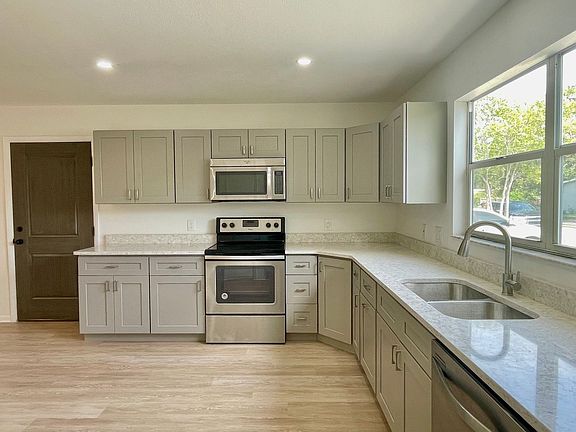 4th image of 1543 20th St