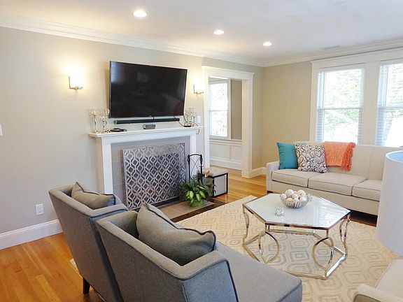 3rd image of 852 Belmont St #852