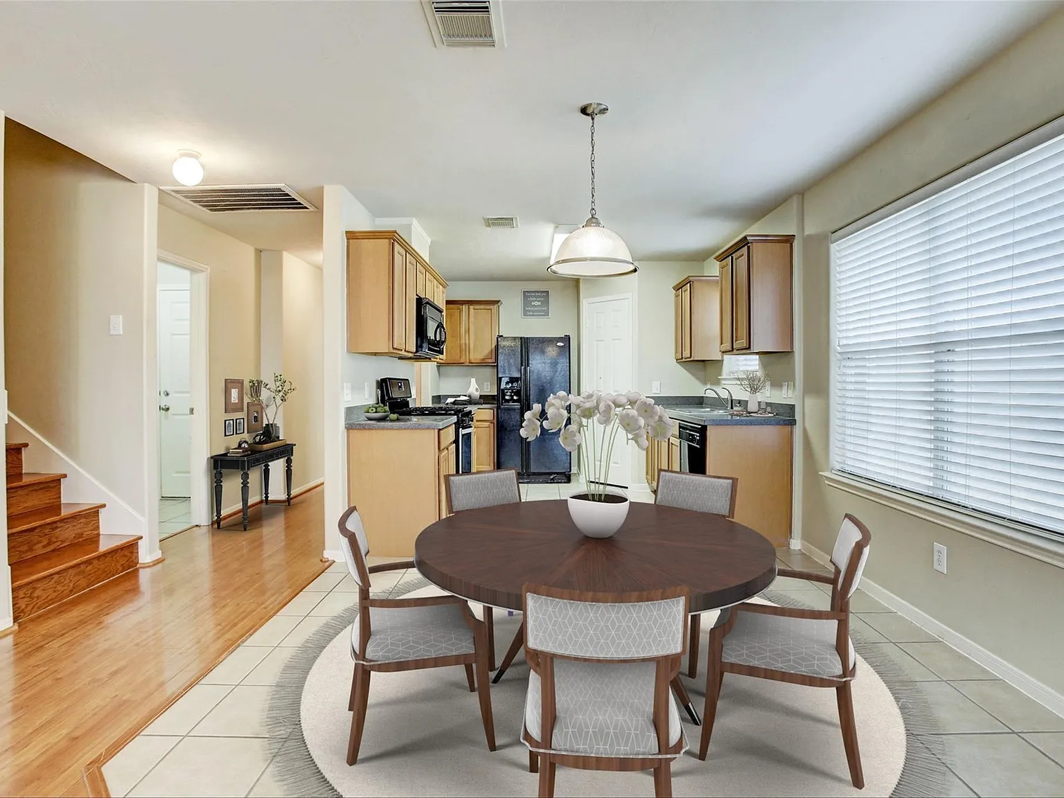 4 bed, 2.5 bath, 2172 sqft, $2,250 — Photo 3