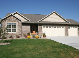 1127 Wynd Tree Dr, Janesville, WI 53546
