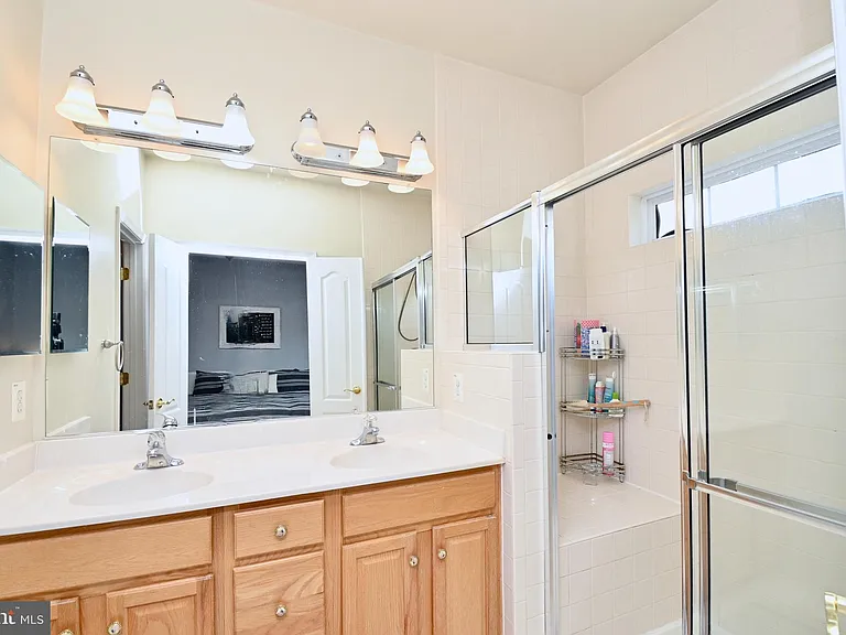 6915 Rolling Creek Way — Photo 17