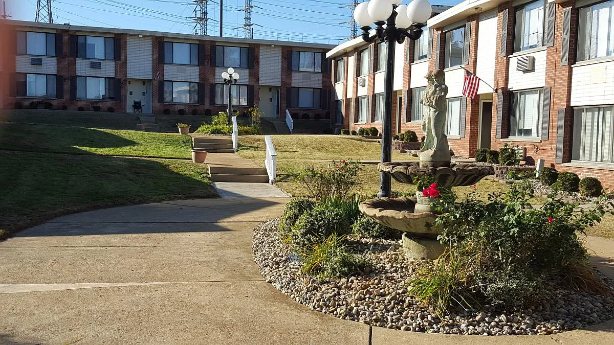 2 bed, 980 sqft, $1,025 — Photo 1
