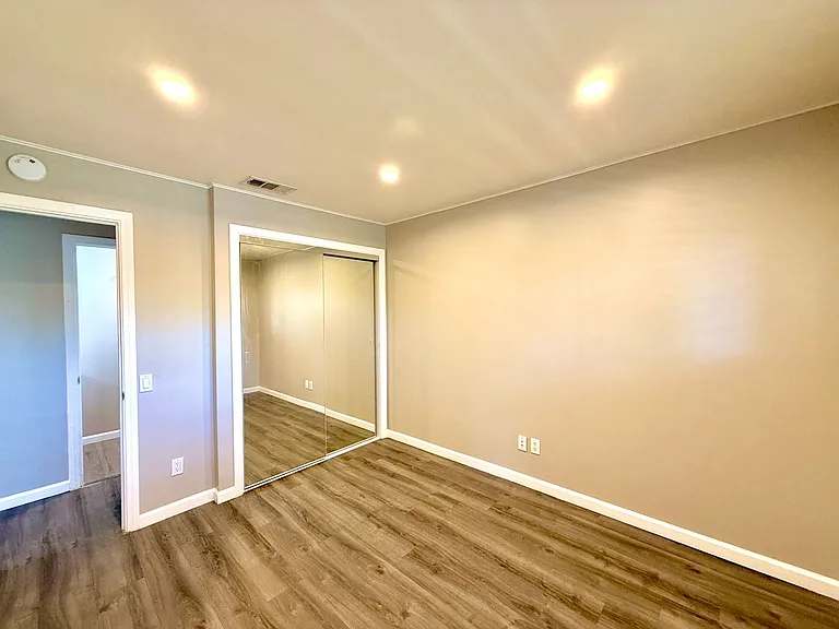 685 N Ashurst Ct #H218 — Photo 8