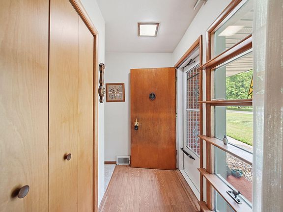 5th image of 29260 Albion Rd