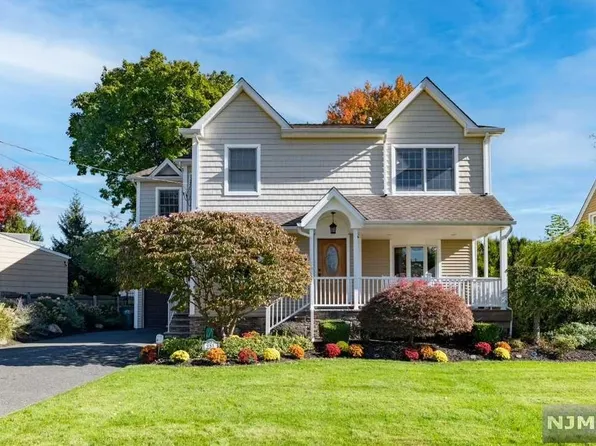 981 Pacific St, New Milford, NJ 07646