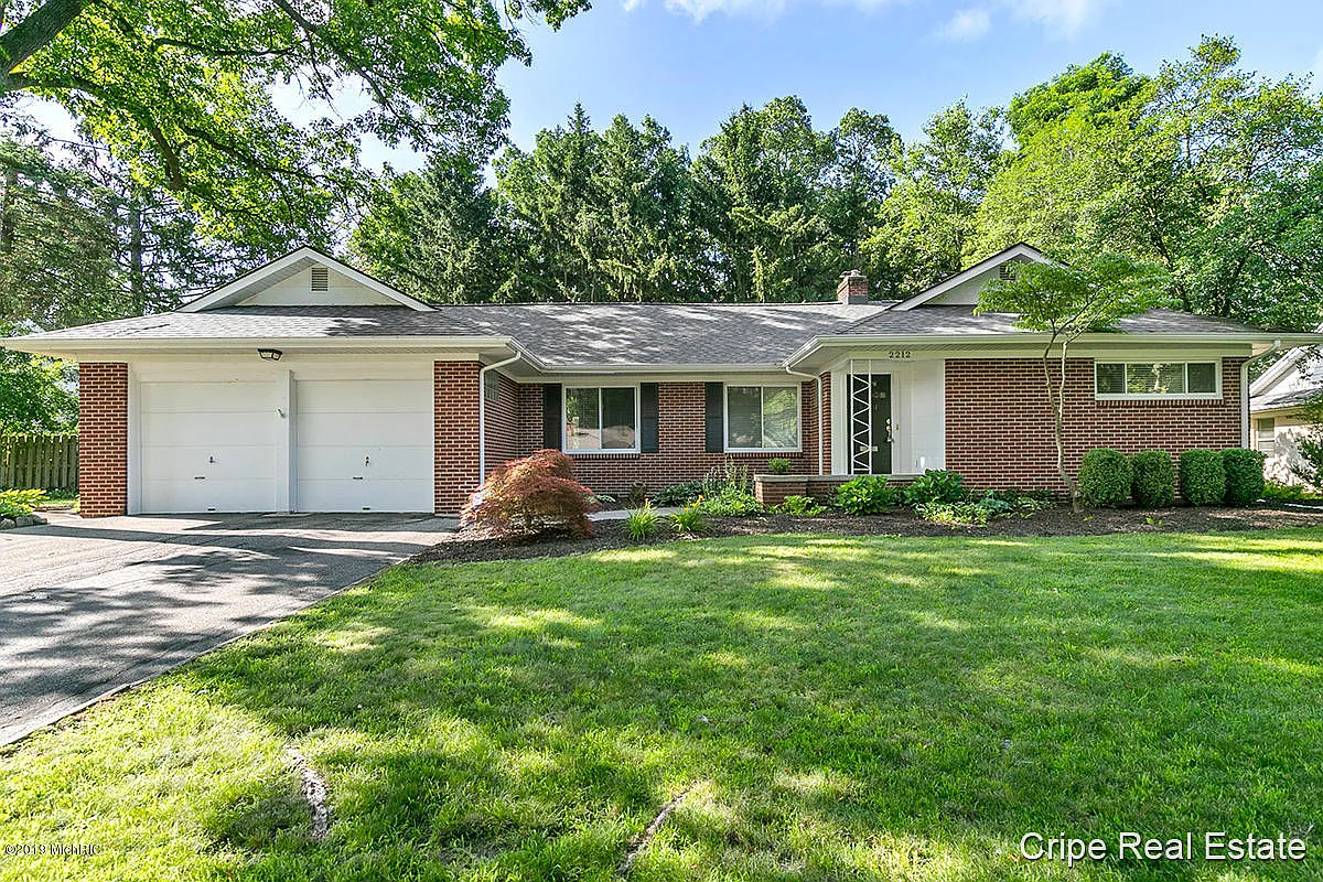 2212 Anderson Dr SE photo 1