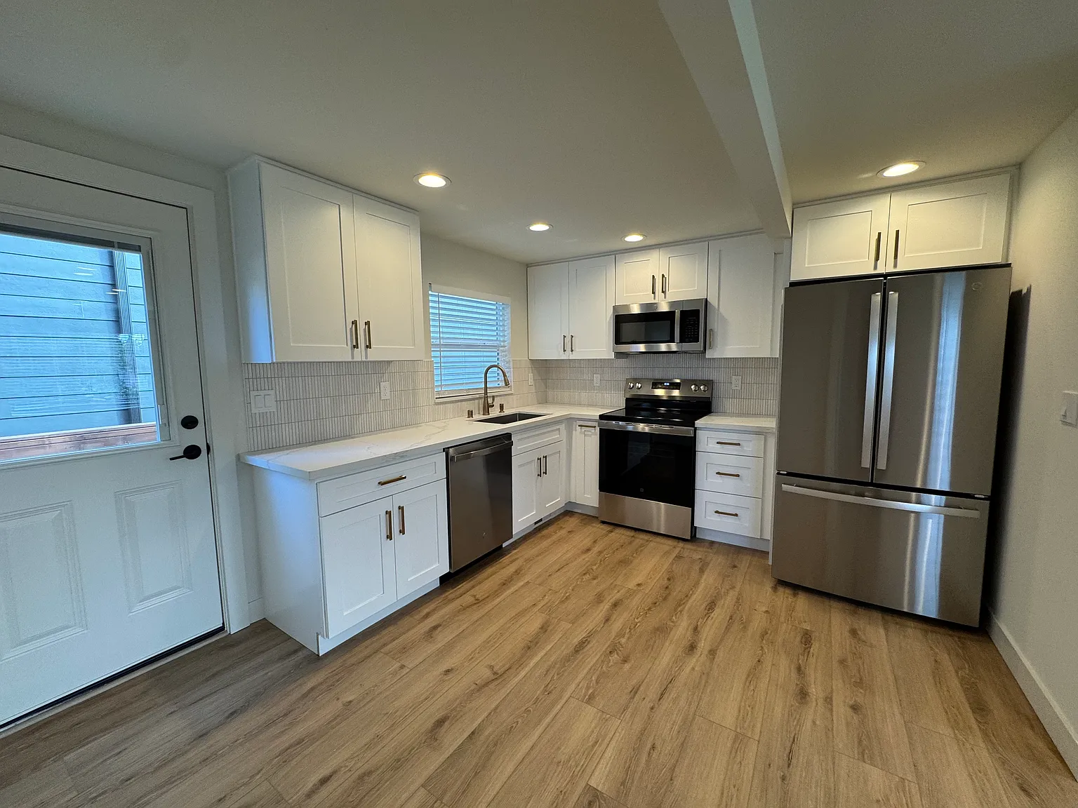 2 bed, 850 sqft, $3,500 — Photo 4