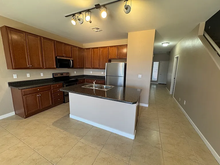 1115 E Cedar St — Photo 4