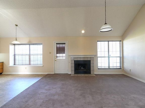 5th image of 809 Windy Meadow Dr